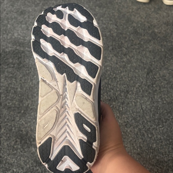 Hoka Black and White “Clifton 8” Women’s Size 8.5 - Picture 2 of 4